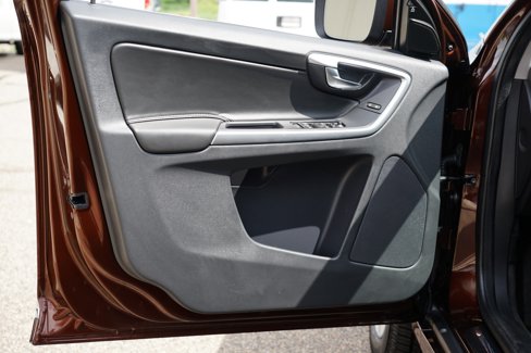 Used 2016 Volvo XC60 T6 Platinum w/ Protection Package image 16