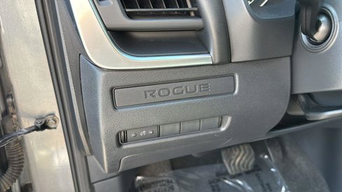 Used 2023 Nissan Rogue S image 9