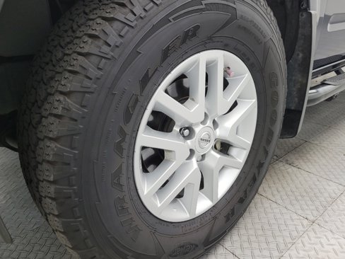 Used 2016 Nissan Frontier SV image 31