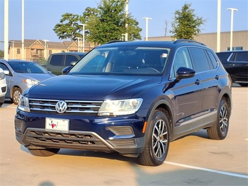 Used 2021 Volkswagen Tiguan SE w/ Panoramic Sunroof Package image 9