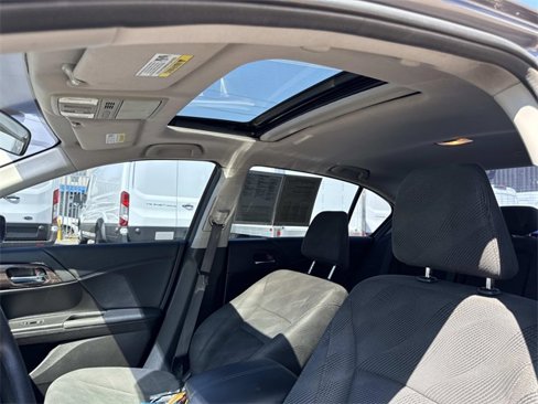 Used 2017 Honda Accord EX image 18