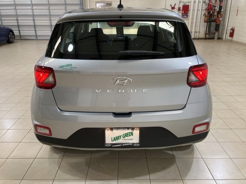 Used 2024 Hyundai Venue SE image 4