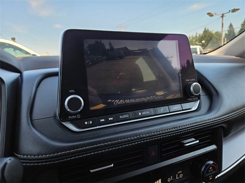 Used 2023 Nissan Rogue SV image 26