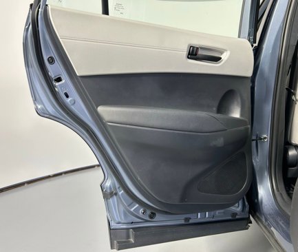 Used 2023 Toyota Corolla Cross L image 14