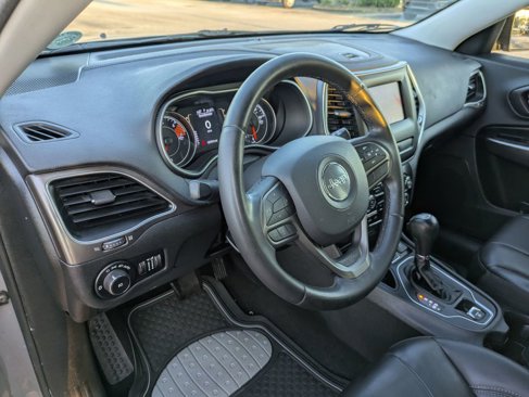Used 2020 Jeep Cherokee Latitude Plus image 14