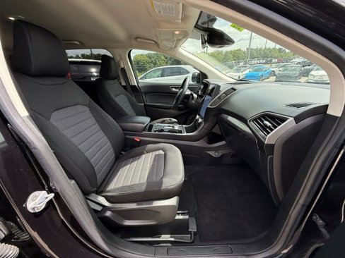 Used 2023 Ford Edge SE w/ Black Appearance Package image 9