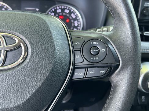 Used 2022 Toyota RAV4 XLE Premium image 19