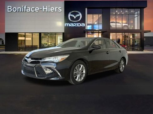 Used 2016 Toyota Camry SE image 4