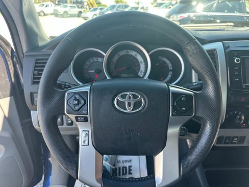 Used 2015 Toyota Tacoma 4x4 Access Cab V6 image 11