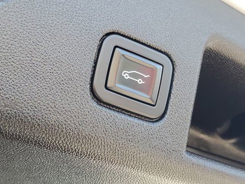Used 2018 Chevrolet Equinox Premier image 10