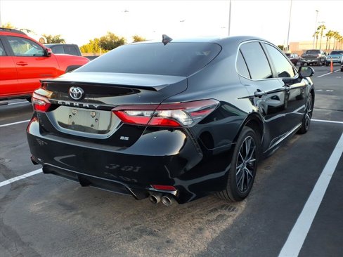 Used 2021 Toyota Camry SE w/ Carpet Mat Package (TMS) image 3