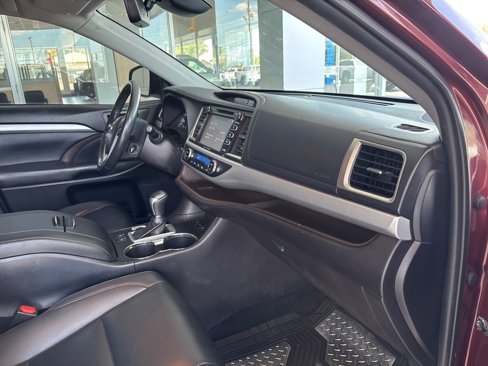Used 2019 Toyota Highlander XLE image 40