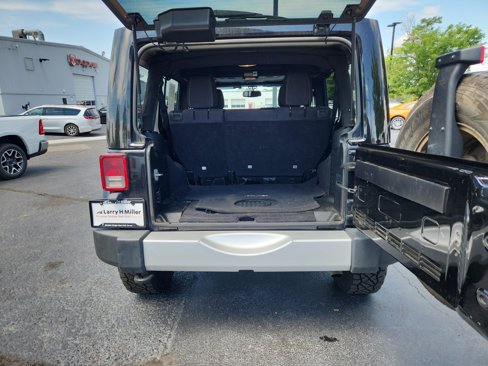 Used 2015 Jeep Wrangler Unlimited Sahara w/ Connectivity Group image 33