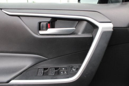 Used 2023 Toyota RAV4 XLE image 18