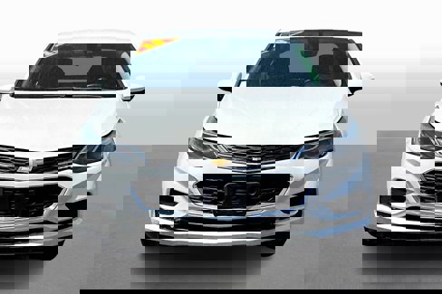 Used 2018 Chevrolet Cruze LT w/ Convenience Package image 3