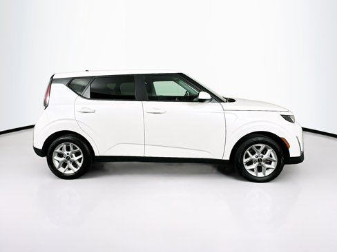 Used 2023 Kia Soul LX w/ LX Technology Package image 10