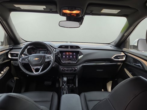 Used 2022 Chevrolet TrailBlazer ACTIV w/ Sun and Liftgate Package image 2