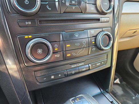Used 2016 Ford Explorer XLT image 6