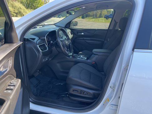 Used 2020 Chevrolet Equinox LT w/ Driver Convenience Package image 8