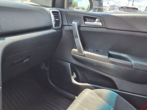 Used 2019 Kia Sportage LX image 8