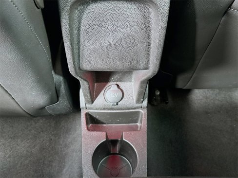 Used 2014 Ford Fiesta Titanium image 26