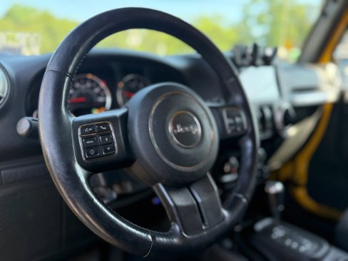 Used 2015 Jeep Wrangler Rubicon w/ Power Convenience Group image 33