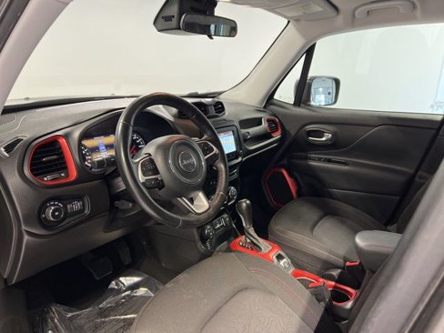 Used 2017 Jeep Renegade Trailhawk image 8