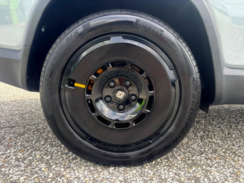 Used 2025 Rivian R1S Premium image 39