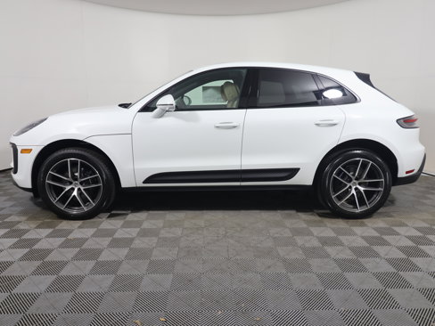 New 2025 Porsche Macan image 2