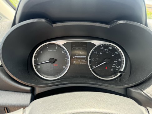 Certified 2024 Nissan Versa S image 6
