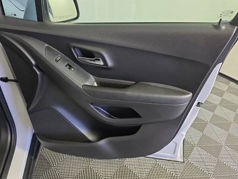 Used 2020 Chevrolet Trax LT image 32