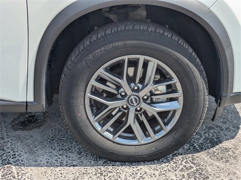 Used 2024 Nissan Rogue S image 10