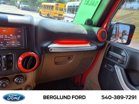 Used 2014 Jeep Wrangler Unlimited Sahara image 27