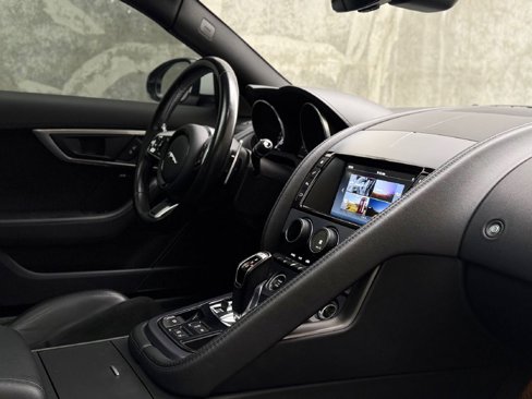 Used 2018 Jaguar F-TYPE Coupe image 23