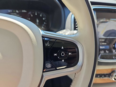 Used 2021 Volvo XC90 T6 Momentum image 29