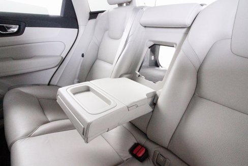 Used 2018 Volvo XC60 T5 Momentum w/ Vision Package image 34
