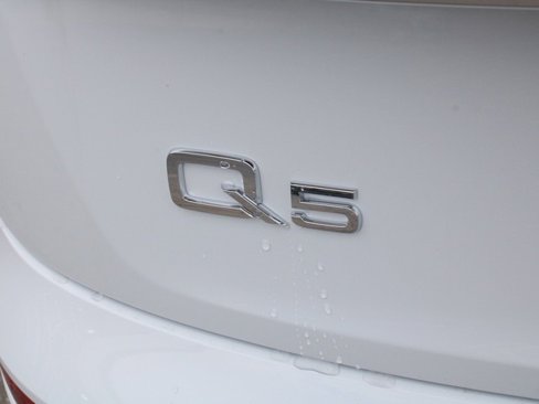 Used 2024 Audi Q5 2.0T Premium w/ Convenience Package image 11
