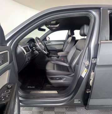 Used 2022 Volkswagen Atlas Cross Sport SE image 9