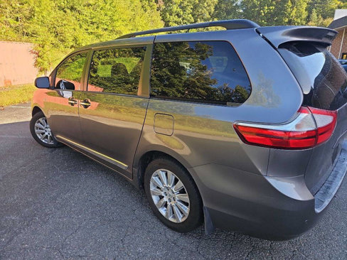 Used 2016 Toyota Sienna XLE Premium image 6