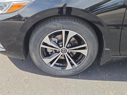 Used 2022 Nissan Sentra SV image 2