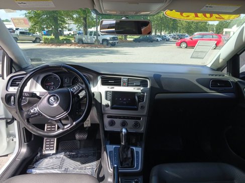 Used 2015 Volkswagen Golf TDI S image 13