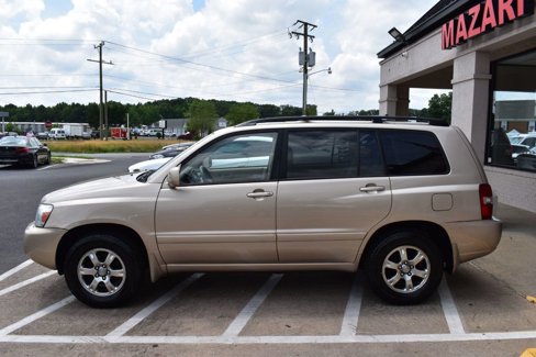 Used 2005 Toyota Highlander 4WD V6 w/ 3rd Row image 5