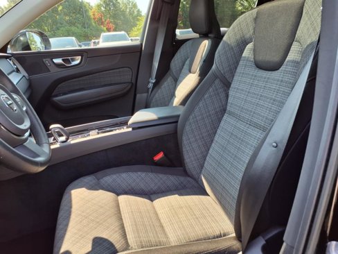 Certified 2023 Volvo XC60 B5 Core image 18
