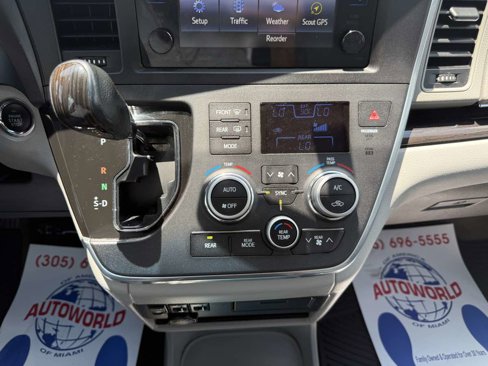 Used 2017 Toyota Sienna XLE image 40