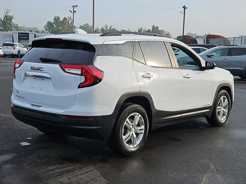 Certified 2022 GMC Terrain SLE w/ Driver Convenience Package image 6