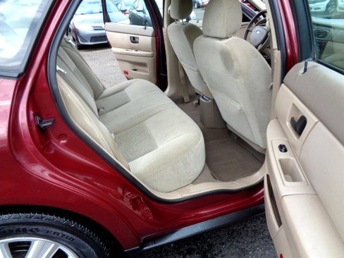 Used 2005 Ford Taurus SEL image 16