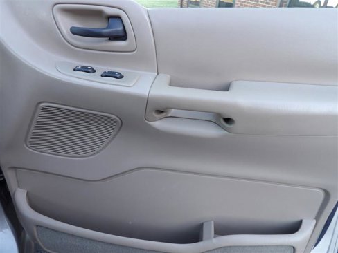 Used 2003 Ford Windstar SE image 17