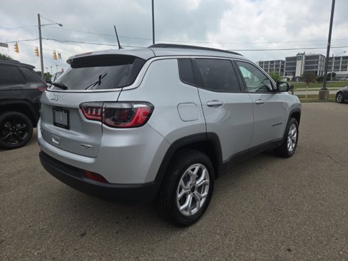 New 2025 Jeep Compass Latitude image 8