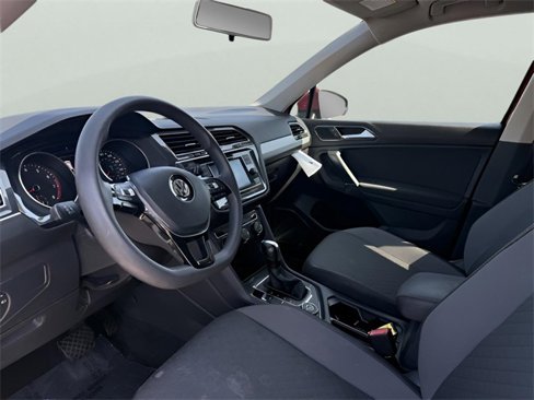 Used 2018 Volkswagen Tiguan S image 14