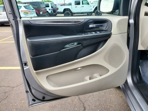 Used 2016 Dodge Grand Caravan SE w/ Quick Order Package 29E SE image 7